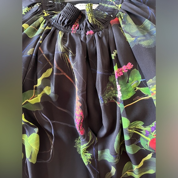 Stunning Aritzia’s Babaton floral top - Picture 4 of 8